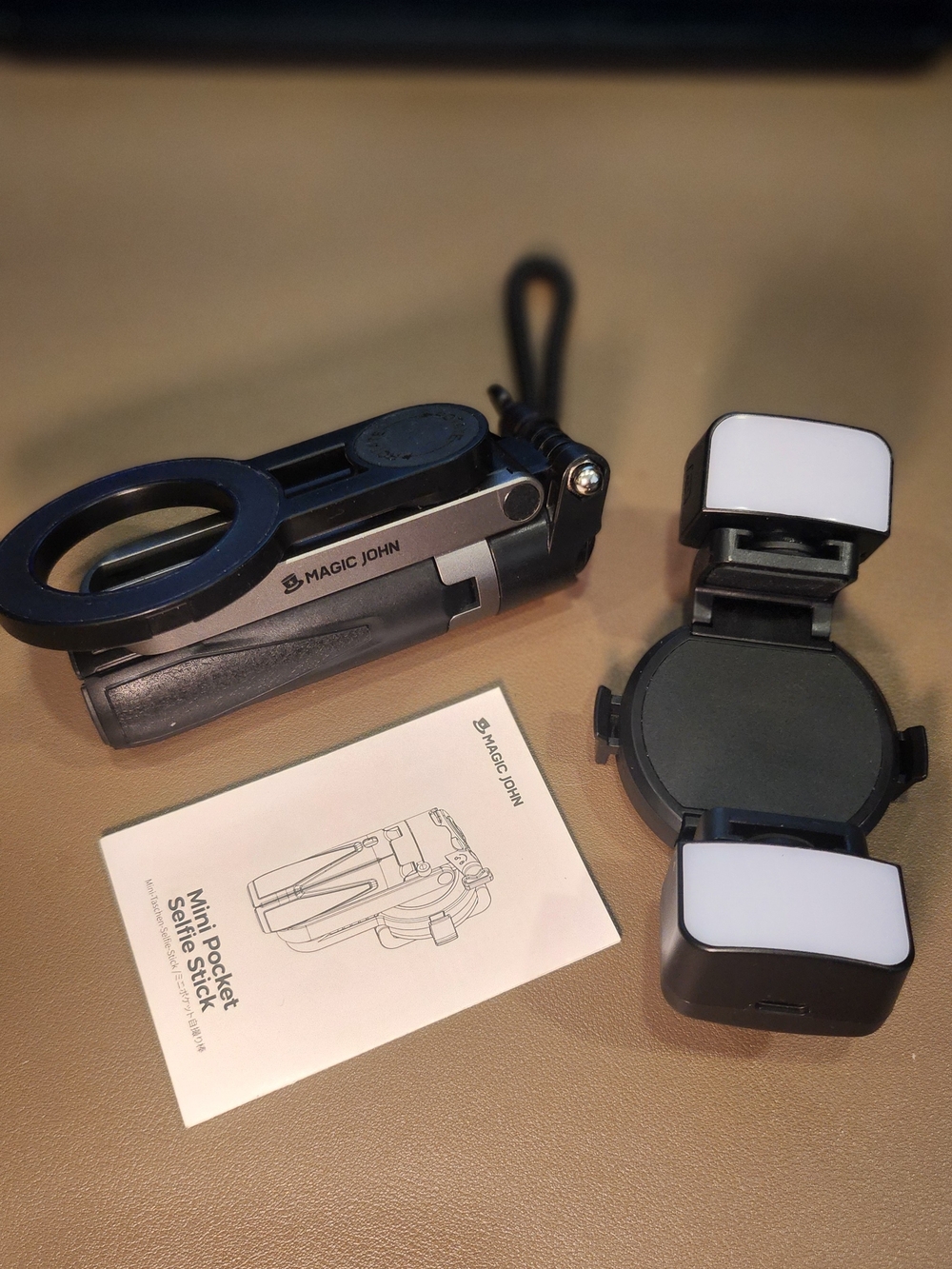 Magic John Compact Selfie Stick + Fill Light + Remote